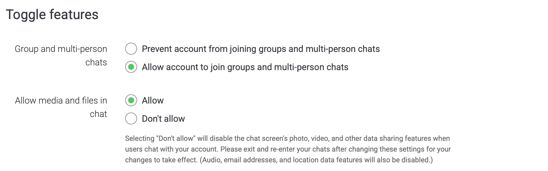 LINE Official Account Manager 帳號設定頁的 Toggle features 區塊：群組與多人聊天選「Allow account to join groups and multi-person chats」，聊天中的媒體與檔案選「Allow」